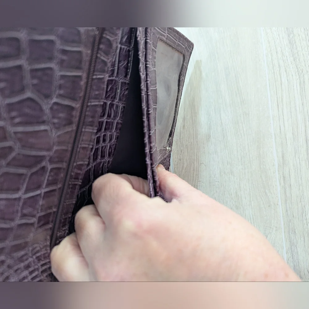 Kenneth Cole Reaction Dark Plum Croc Embossed Clutch Wallet Organizer *GUC